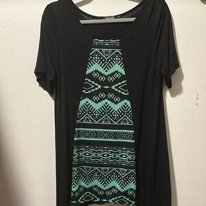 Maurices Black and Green Graphic Short Sleeve T-Shirt